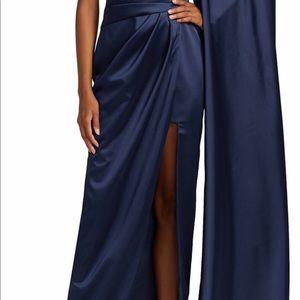 Worn once!!! size 6 the woman wearing it is 5”4 comfiest dress! no stains!